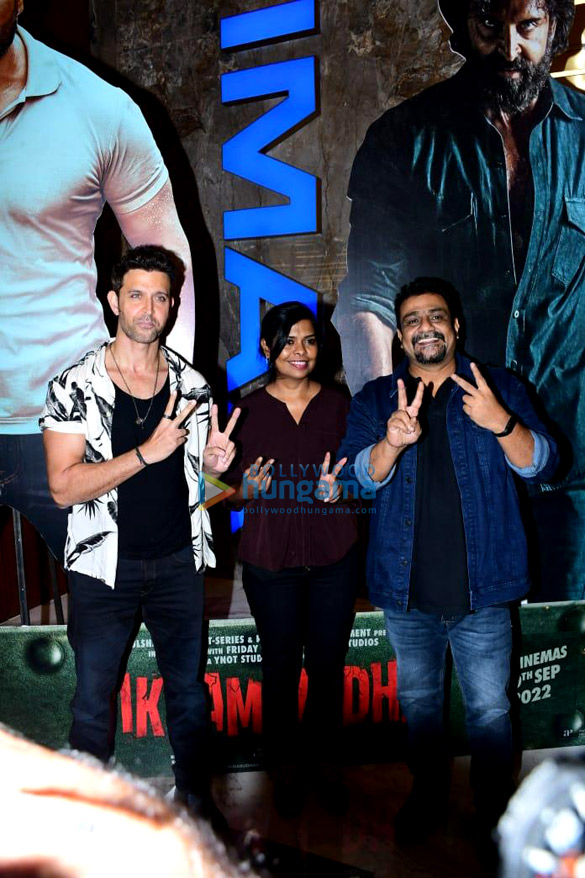 photos hrithik roshan graces the trailer launch of vikram vedha 11