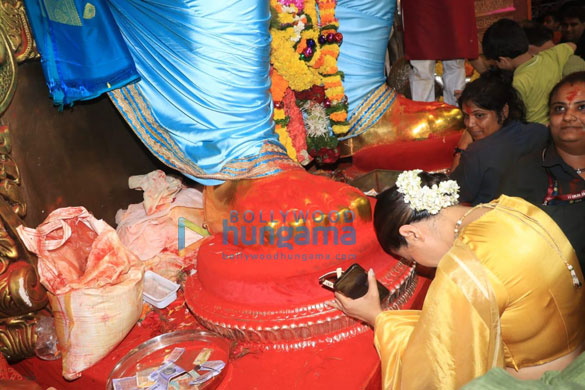 photos kajol and revathi visit lalbaugcha raja to seek blessings 2 2