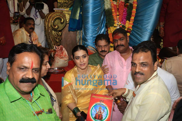 photos kajol and revathi visit lalbaugcha raja to seek blessings 4