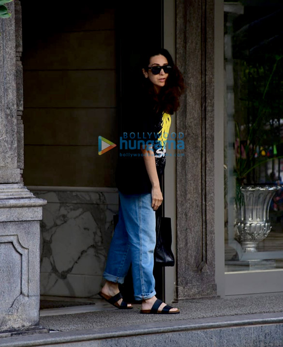 photos kareena kapoor khan and karisma kapoor spotted at randhir kapoors house in bandra 4