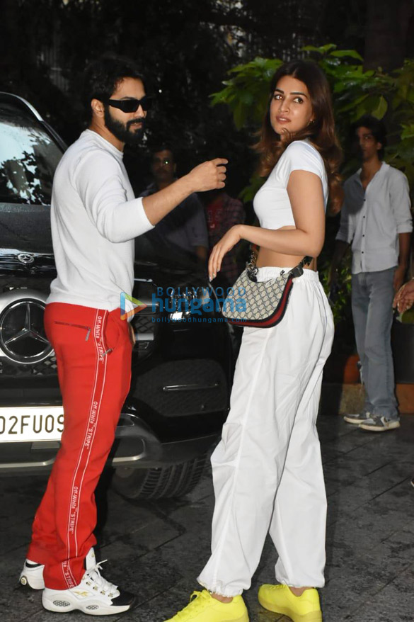 photos kriti sanon and varun dhawan snapped at maddock office 3
