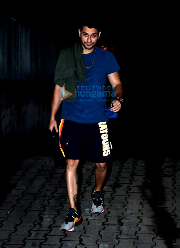 photos kunal kemmu spotted in khar 3