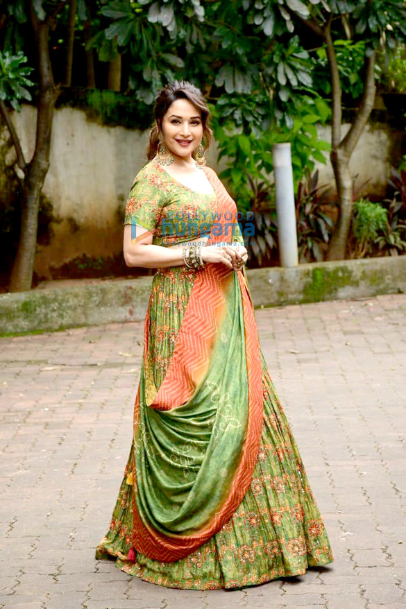 Photos: Madhuri Dixit, Maniesh Paul, Nia Sharma and others snapped on the sets of Jhalak Dikhhla Jaa Season 10 Photos: Madhuri Dixit, Maniesh Paul, Nia Sharma and others snapped on the sets of Jhalak Dikhhla Jaa Season 10