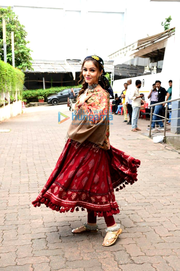photos madhuri dixit maniesh paul nia sharma and others snapped on the sets of jhalak dikhhla jaa season 102 2