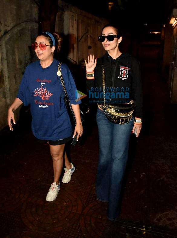 photos malaika arora and amrita arora snapped at their mothers house in bandra 4