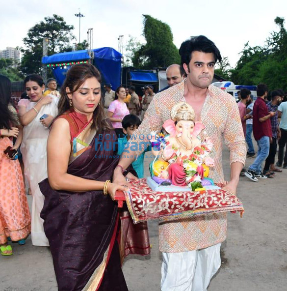 photos maniesh paul bharti singh and others snapped during ganpati visarjan 1