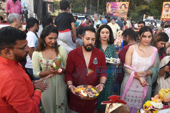 photos maniesh paul bharti singh and others snapped during ganpati visarjan 9980 1