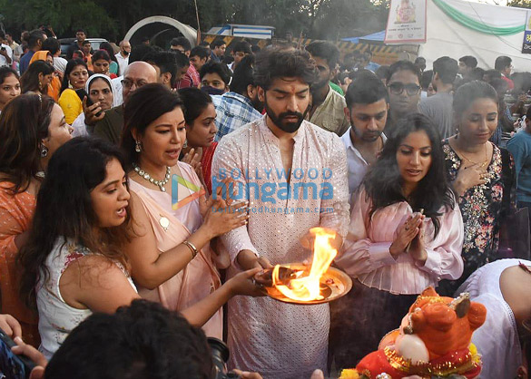 photos maniesh paul bharti singh and others snapped during ganpati visarjan 9980 5