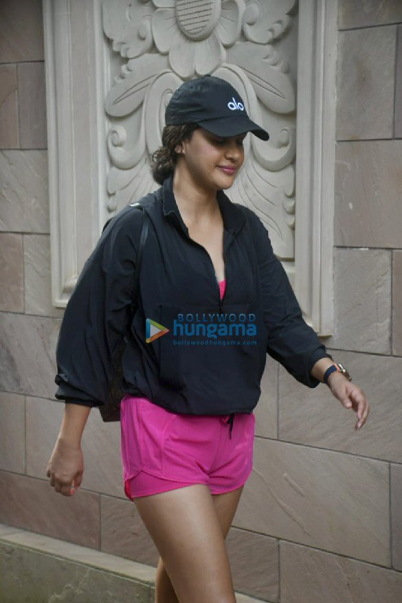 photos neha sharma and aisha sharma spotted at the gym in bandra 3 5