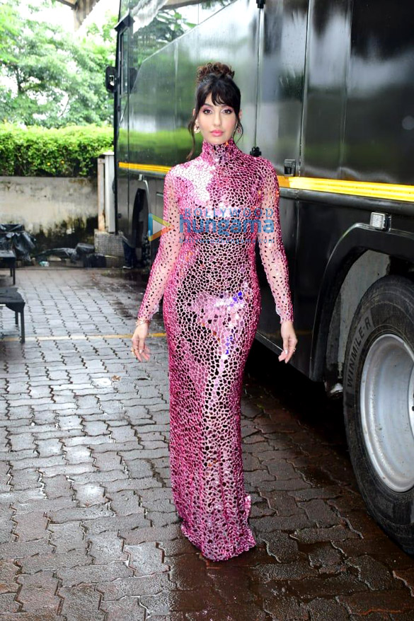 photos nora fatehi karan johar and maniesh paul snapped on the sets of jhalak dikhhla jaa season 10 6