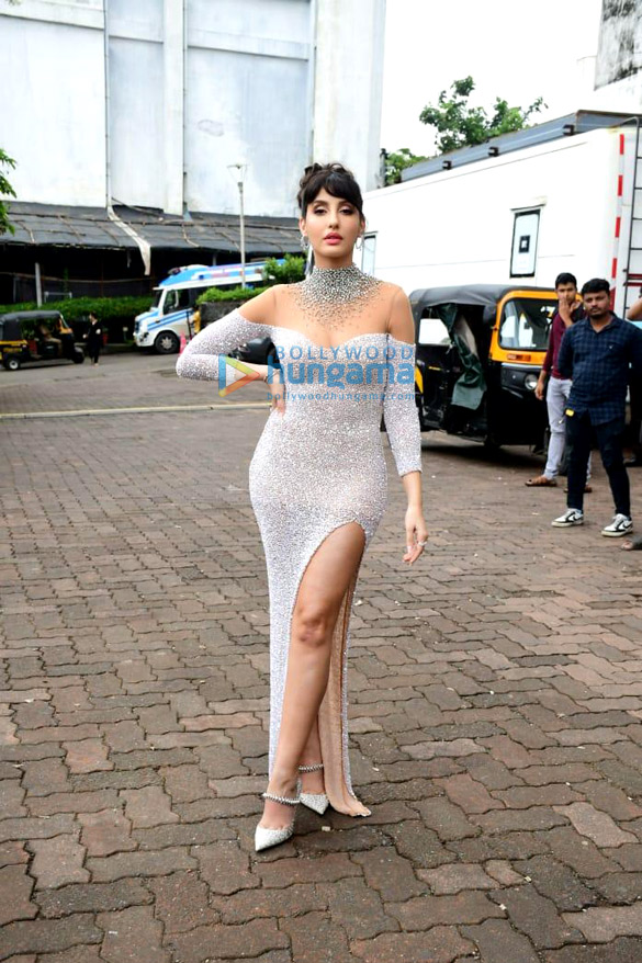 photos nora fatehi madhuri dixit karan johar nia sharma and maniesh paul snapped on the sets of jhalak dikhhla jaa season 10 6