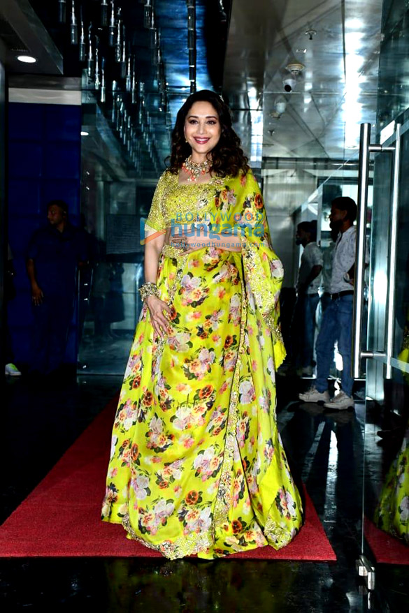 photos nora fatehi madhuri dixit karan johar nia sharma and maniesh paul snapped on the sets of jhalak dikhhla jaa season 102 2