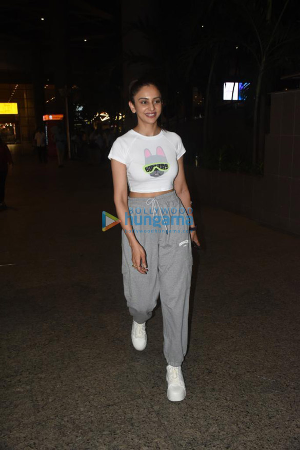photos rakul preet singh snapped at the airport 1 3