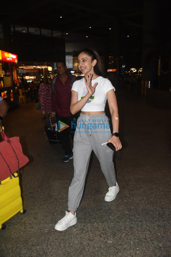 photos rakul preet singh snapped at the airport 2 3