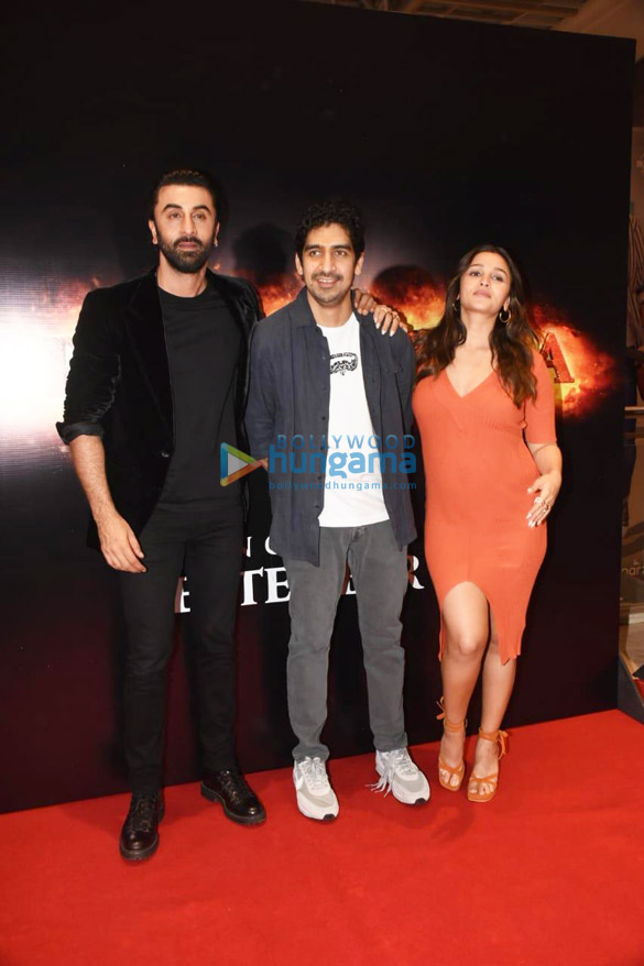Photos: Ranbir Kapoor, Alia Bhatt and others attend the fan screening of Brahmāstra Photos: Ranbir Kapoor, Alia Bhatt and others attend the fan screening of Brahmāstra