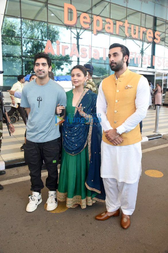 photos ranbir kapoor alia bhatt and ayan mukerji snapped at the airport 6