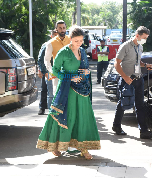 photos ranbir kapoor alia bhatt and ayan mukerji snapped at the airport 7