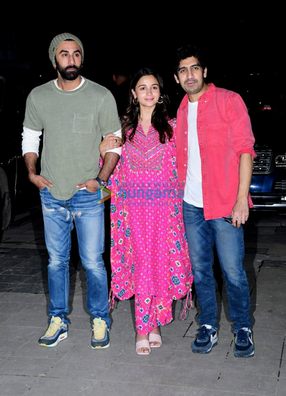 photos ranbir kapoor alia bhatt and ayan mukherji snapped promoting brahmastra at dharma office in andheri 2