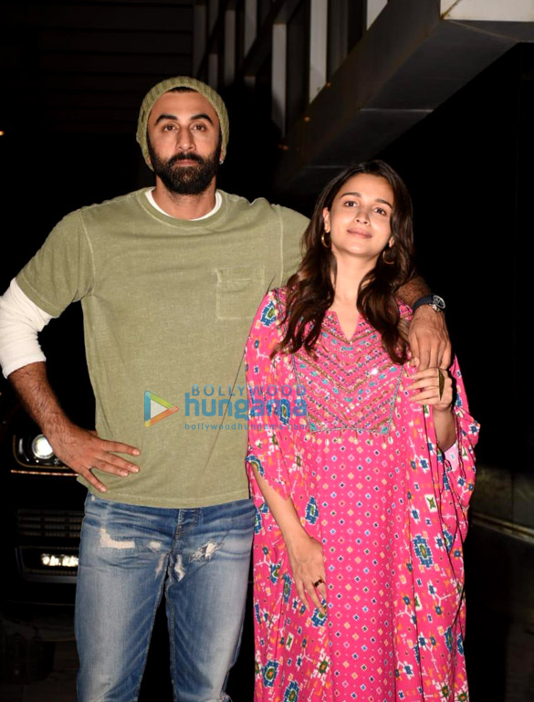 photos ranbir kapoor alia bhatt and ayan mukherji snapped promoting brahmastra at dharma office in andheri 6