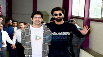 Photos: Ranbir Kapoor and Ayan Mukerji snapped interacting with fans watching Brahmastra – Part One: Shiva at a theatre