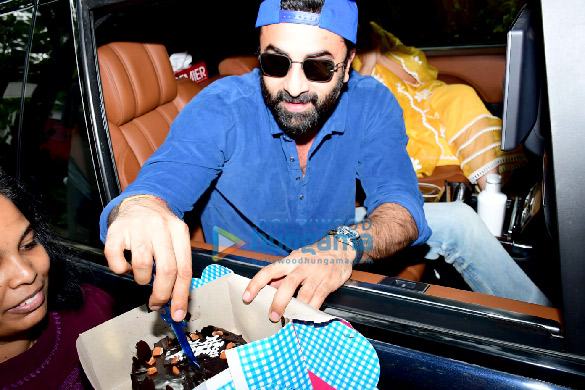 Photos: Ranbir Kapoor celebrates his 40th birthday with Alia Bhatt and fans outside his residence