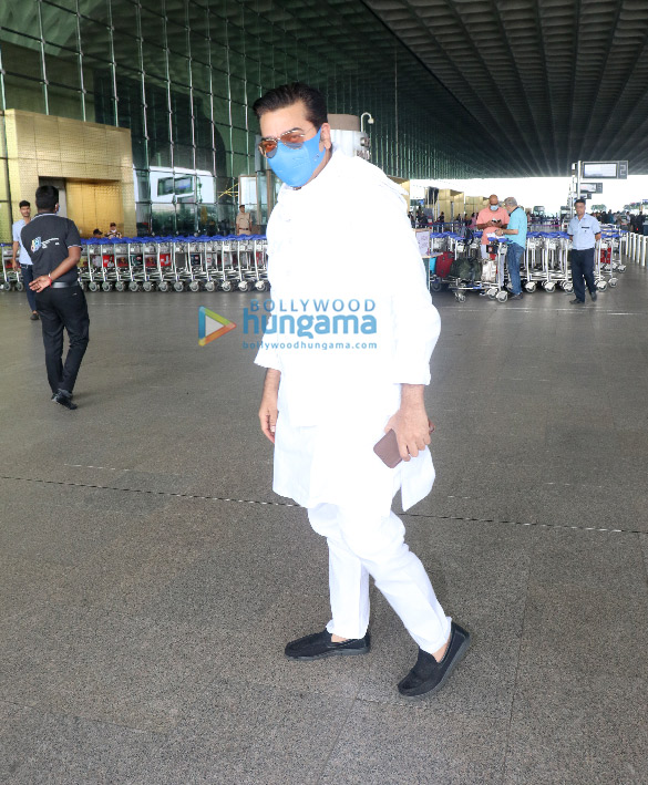 photos ranveer singh and ashutosh rana snapped at the airport 4
