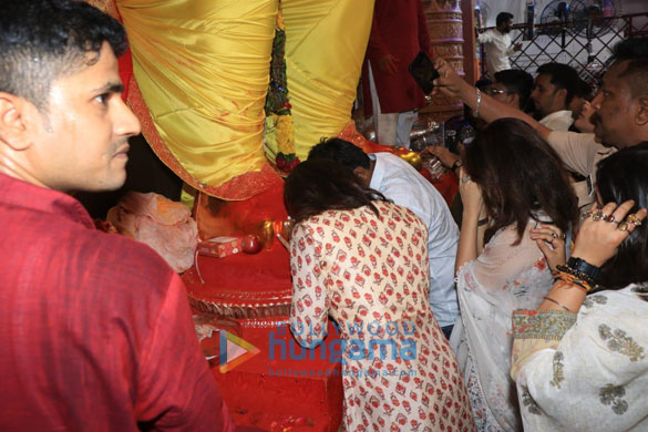 photos rashmika mandanna and ekta kapoor visit lalbaugcha raja 1