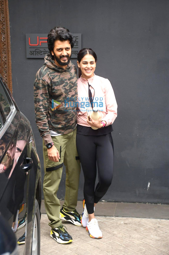 photos riteish deshmukh and genelia dsouza spotted outside gym in bandra 2