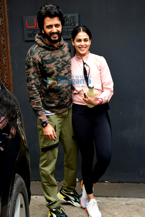 photos riteish deshmukh and genelia dsouza spotted outside gym in bandra 3