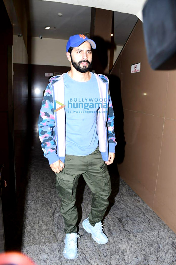 photos saif ali khan kareena kapoor khan varun dhawan arjun kapoor and others snapped attending a screening of brahmastra part one shiva at pvr juhu 2