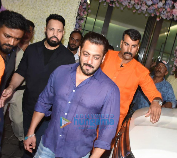 photos salman khan and others snapped at aayush sharma arpita khans residence for ganesh chaturthi celebrations 779 2