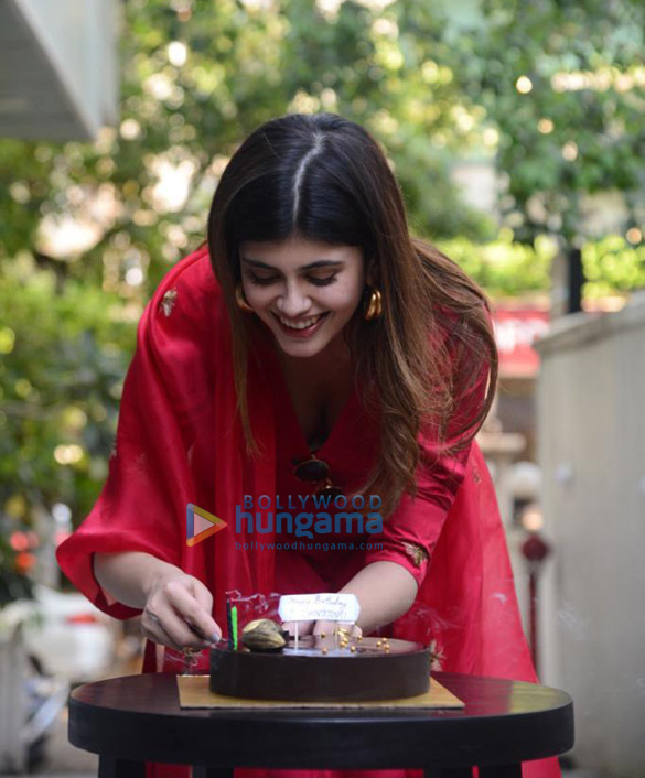 photos sanjana sanghi celebrates her birthday in mumbai 2