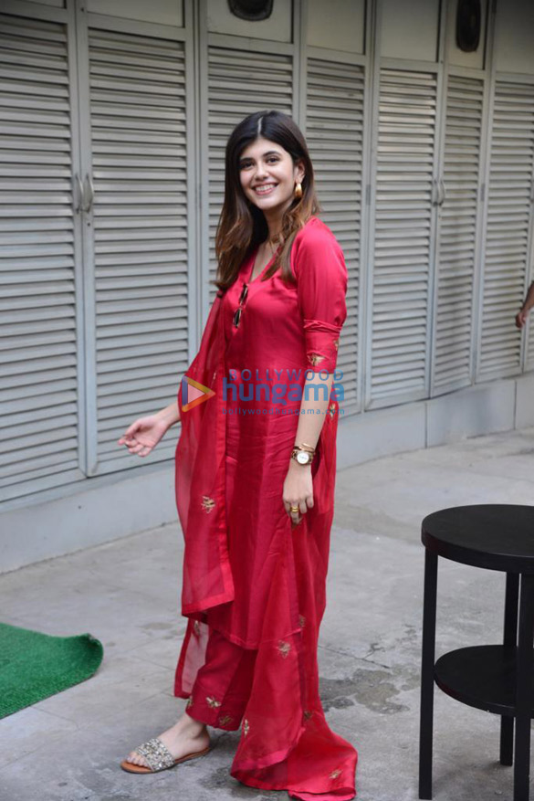 photos sanjana sanghi celebrates her birthday in mumbai 6