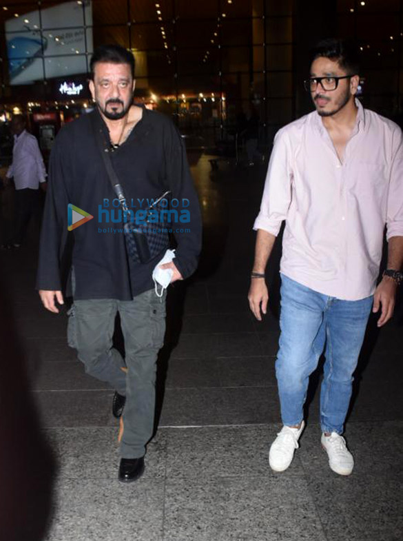 Photos: Sanjay Dutt snapped at the airport Photos: Sanjay Dutt snapped at the airport