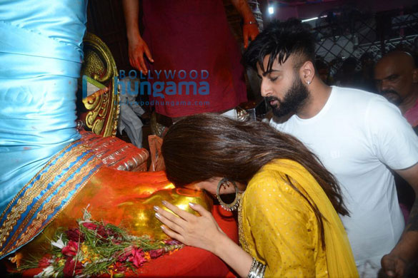 photos shehnaaz gill snapped with her brother at lalbaugcha raja as they seek the blessings of the lord ganesha more 3