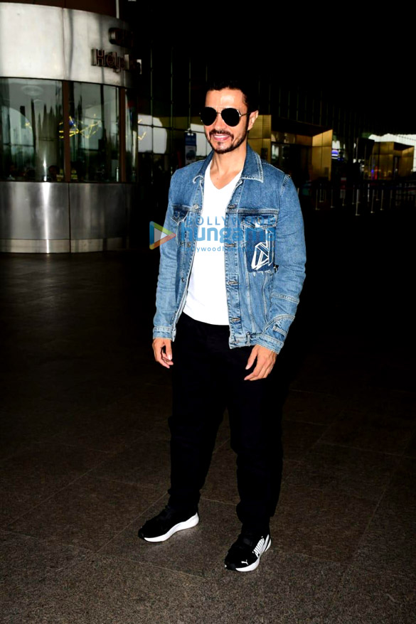 photos taapsee pannu sara ali khan khushali kumar and others snapped at the airport 4