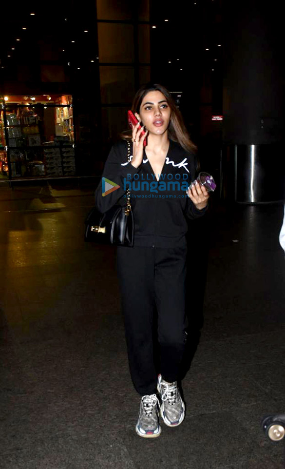 photos tamannaah bhatia and nikki tamboli snapped at the airport 4