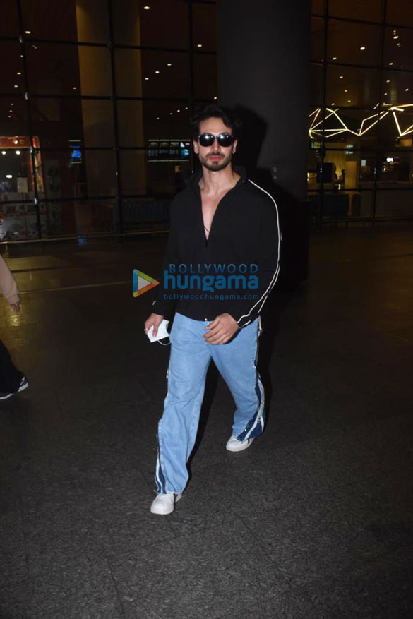 photos tiger shroff sara ali khan karan johar and mouni roy snapped at the airport 6