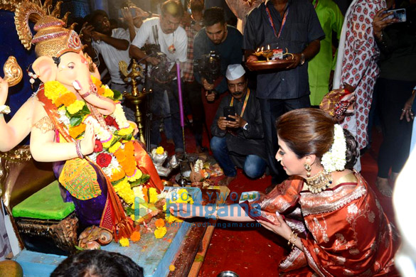 photos urmila matondkar snapped attending the parel cha raja maha aarti 6