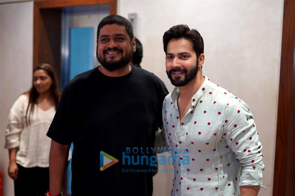 photos varun dhawan sara ali khan sidharth malhotra and others snapped at t series ganpati puja 25