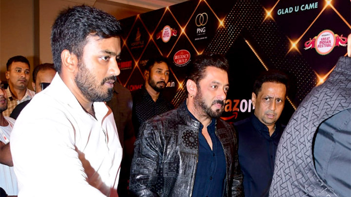 Quick glimpse of Salman Khan at the Lokmat Awards