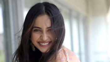 Rakul Preet Singh looks mesmerizing in traditional outfit and bindi