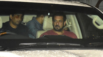 Salman Khan looks handsome as he arrives in red tshirt
