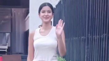 Shanaya Kapoor smiles as she poses for paps