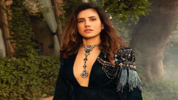 Celebrity Photos of Sonnalli Seygall