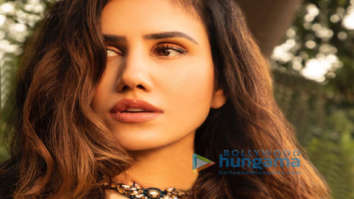 Celebrity Photos of Sonnalli Seygall