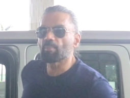 Suniel Shetty look super fit and handsome in blue tshirt