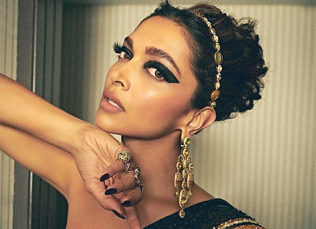Deepika Padukone gives an update on Pathaan; shares an inside pic of dubbing session