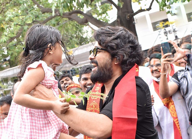 Allu Arjun celebrates Ganesh Visarjan with his daughter Arha and the team