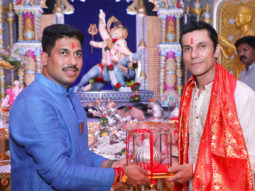 Randeep Hooda performs Aarti at Shrimant Bhausaheb Rangari Ganpati to seek blessings ahead of the Swantantra Veer Savarkar shoot